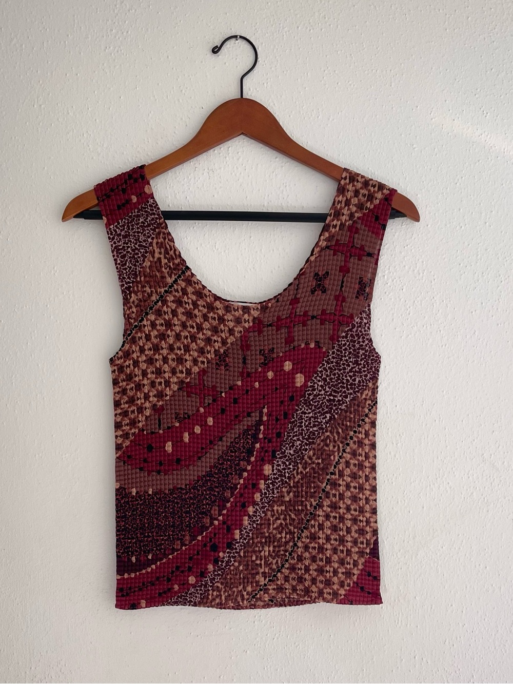 Y2K NICOLA Abstract Plissé Crinkle micro pleated tank Top
